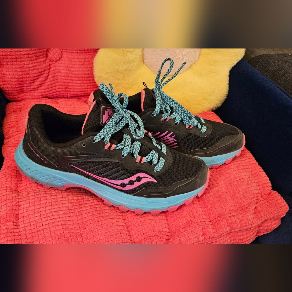 Saucony Women's Black and Blue Athletic Shoes